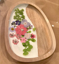 05/03/2025 PRESSED FLOWER RESIN TRAY (2:pm) (Owensboro)
